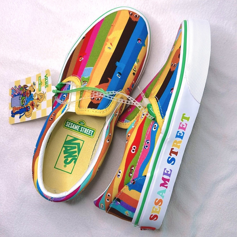 🆕 Sesame Street x Vans Classic Slip-On Rainbow Stripe Skate Sneakers